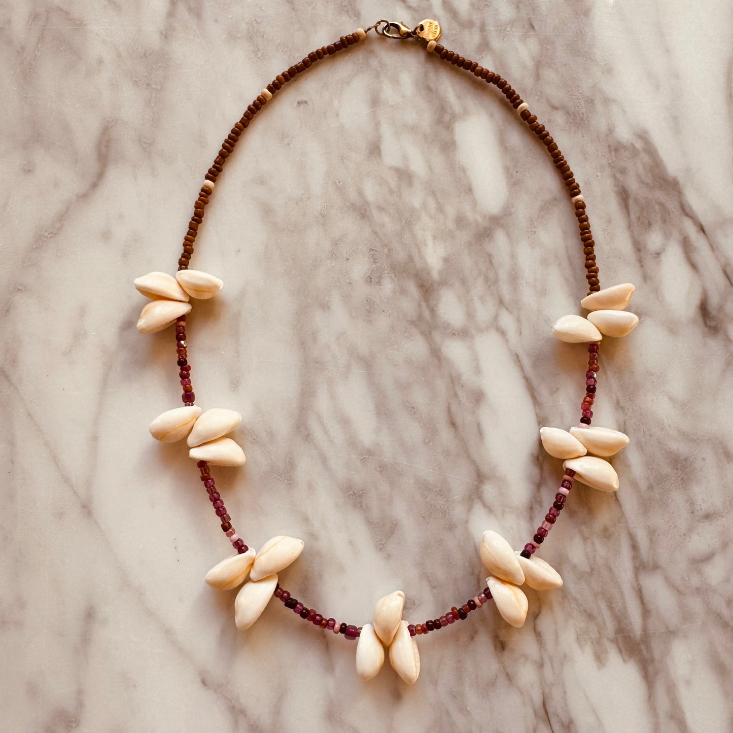 NECKLACE RASBERRY BROWN SHELLS
