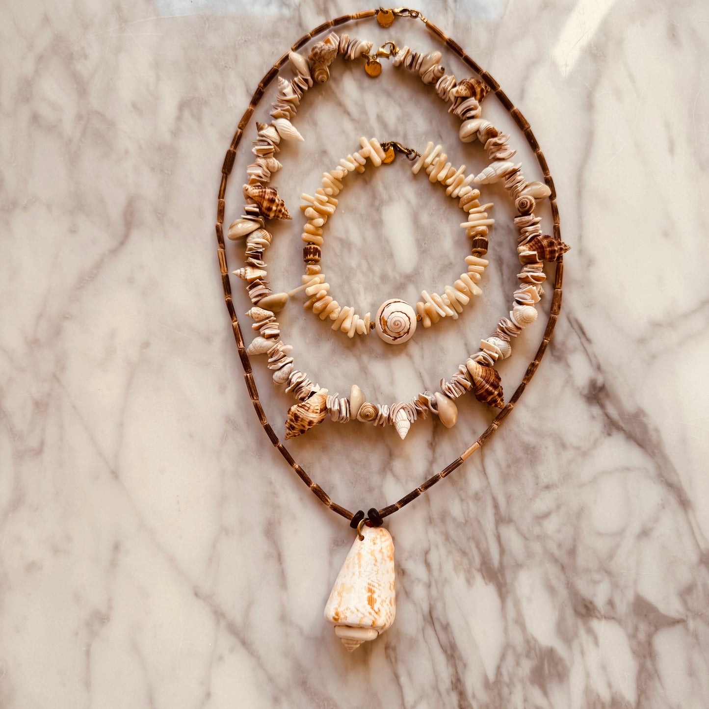 NECKLACE MULTI SHELLS