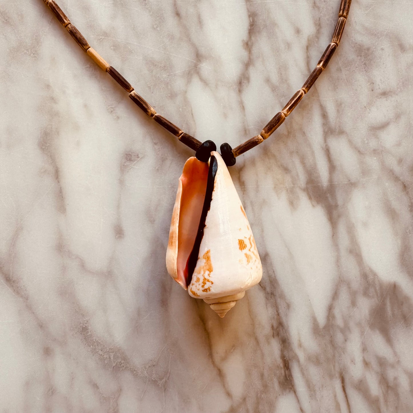 NECKLACE WOOD BIG SHELL