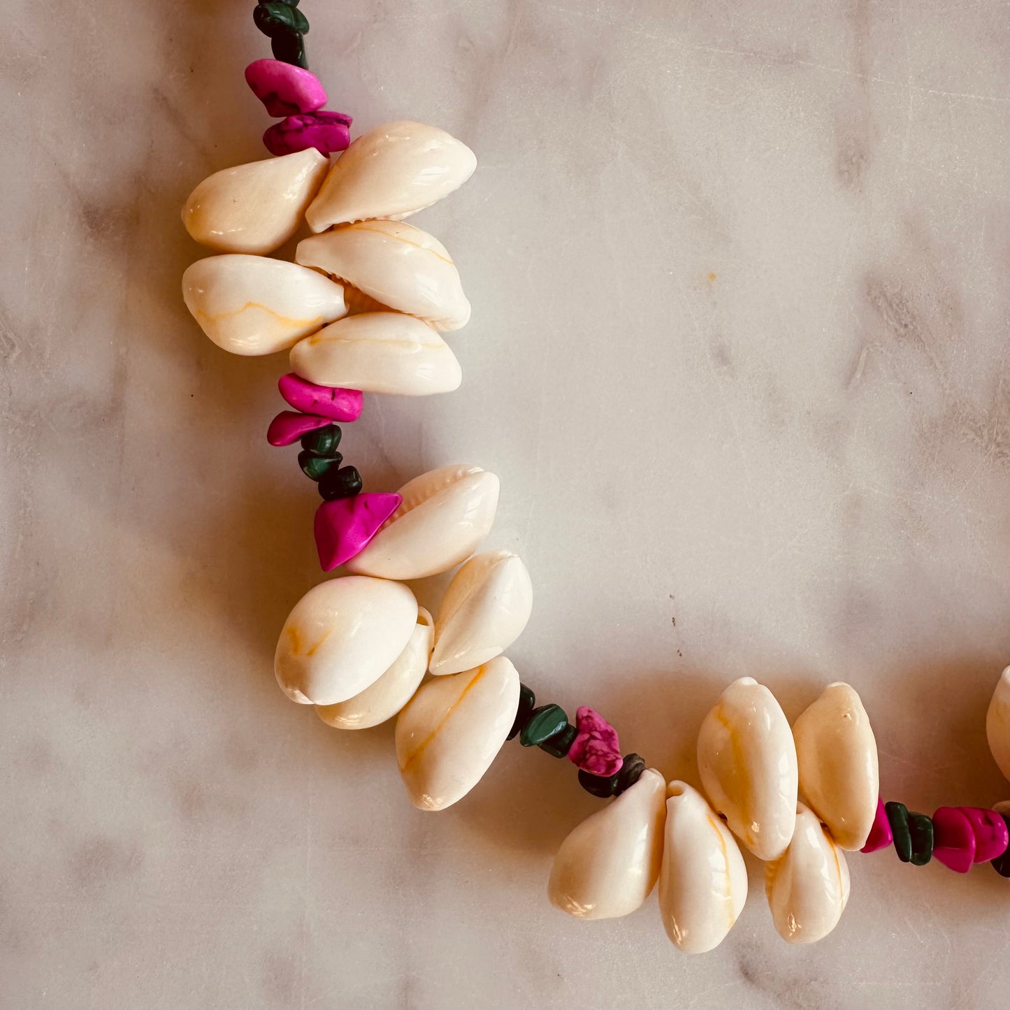 NECKLACE PINK GREEN SHELLS