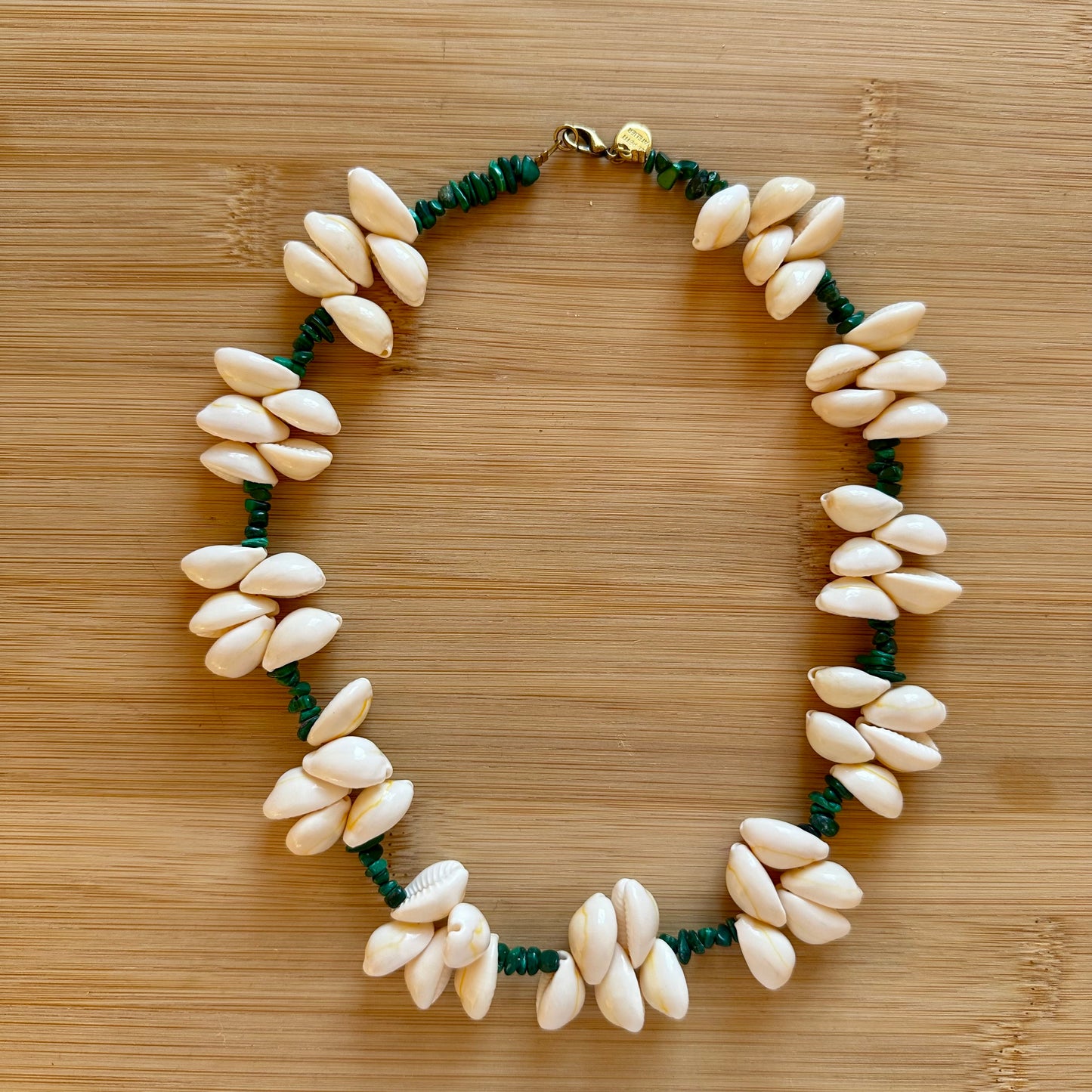 NECKLACE GREEN SHELLS