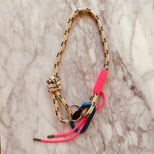 KEYCHAIN WHITE PINK BLUE