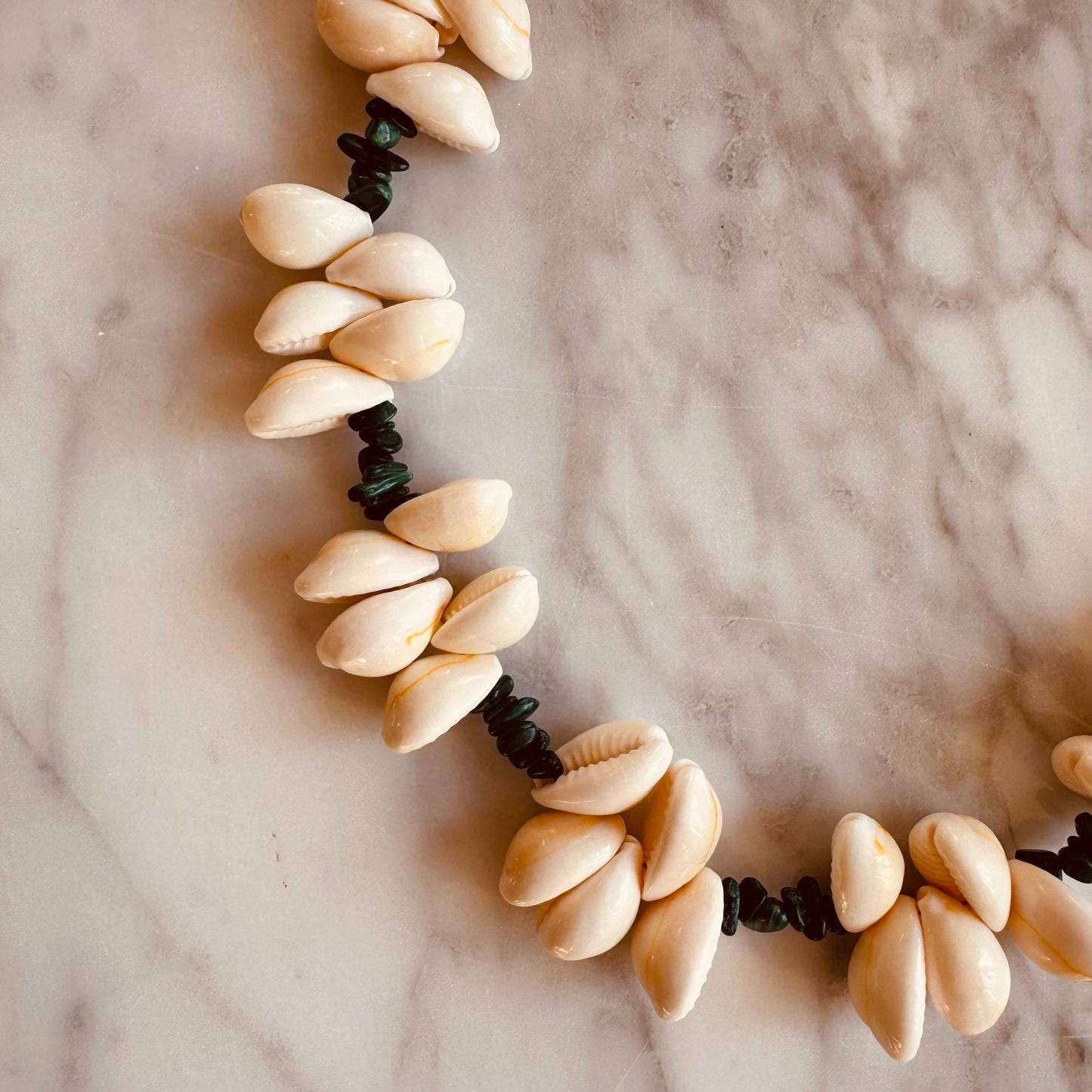 NECKLACE GREEN SHELLS