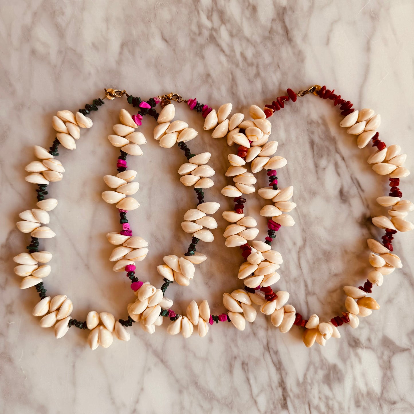 NECKLACE RED SHELLS