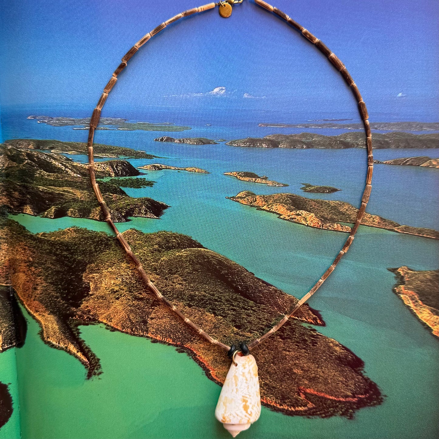 NECKLACE WOOD BIG SHELL
