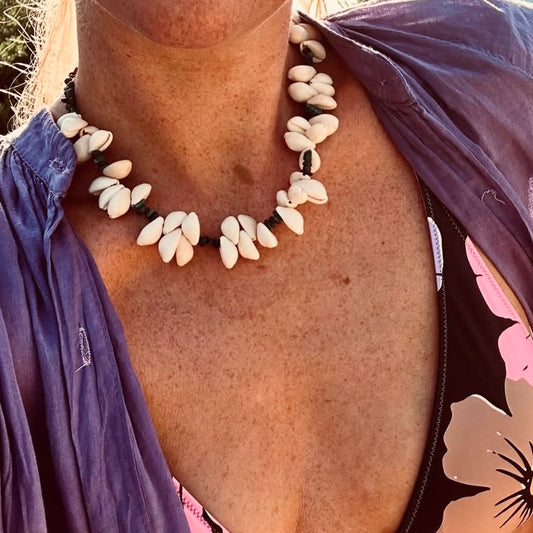 NECKLACE GREEN SHELLS
