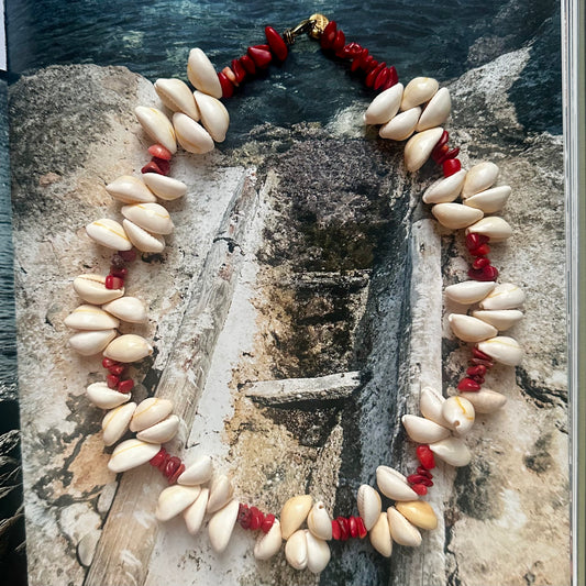 NECKLACE RED SHELLS